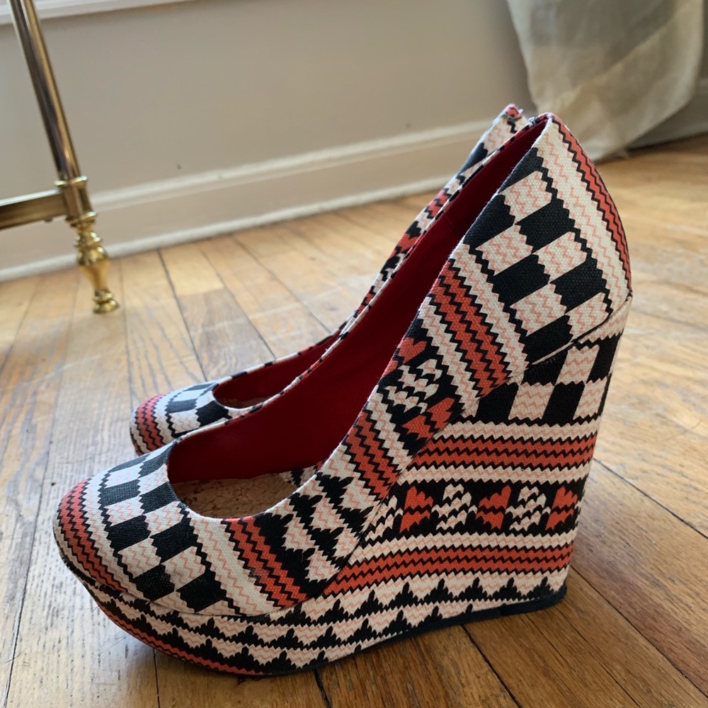 Gianni Bini tribal print wedges